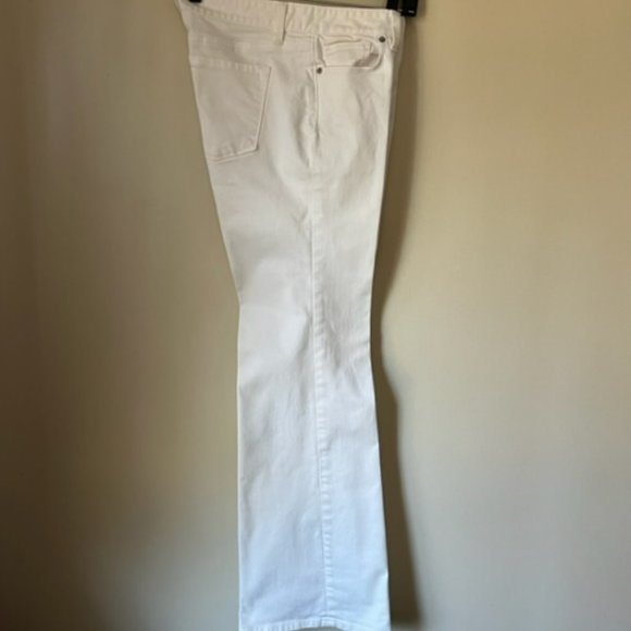 ATL Modern Flare Jeans - Size 6 - White - Picture 7 of 9